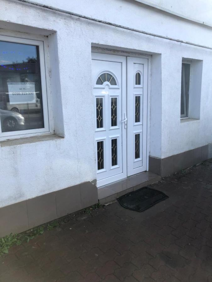 Hostel Mialma Onesti Eksteriør bilde