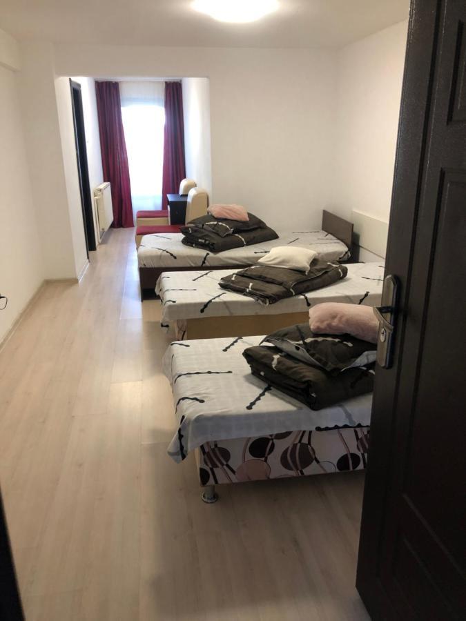 Hostel Mialma Onesti Eksteriør bilde
